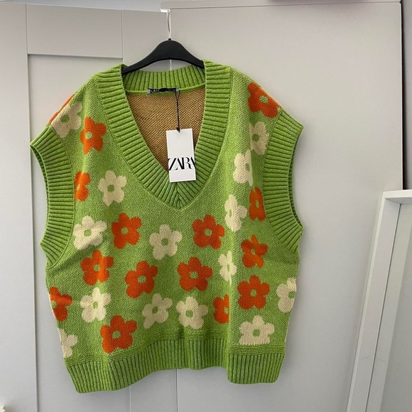 Zara Sweaters - 🍏 ZARA BNWT FLORAL JACQUARD KNIT VEST 🍏